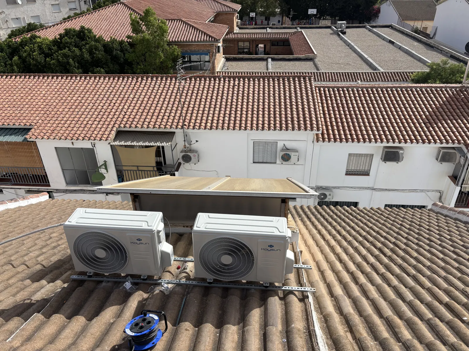 Unidades exteriores de climatización instaladas en cubierta por Grupo 3